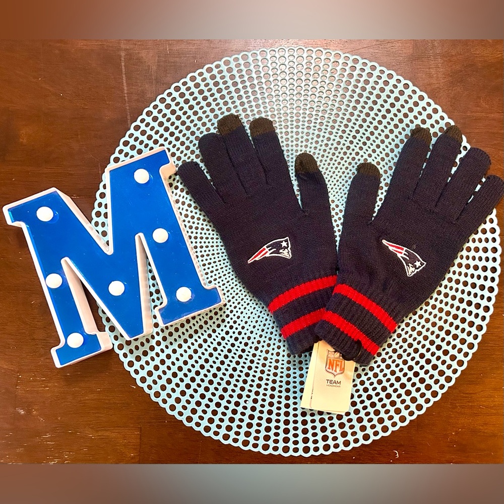 New England Patriots knit gloves; one size fits most: with tags.